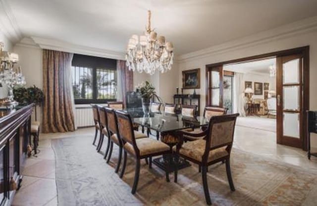 5 soverom Villa til salgs i Valdeolletas - Las Cancelas - Xarblanca, Marbella med svømmebasseng garasje - € 1 990 000 (Ref: 6973603)