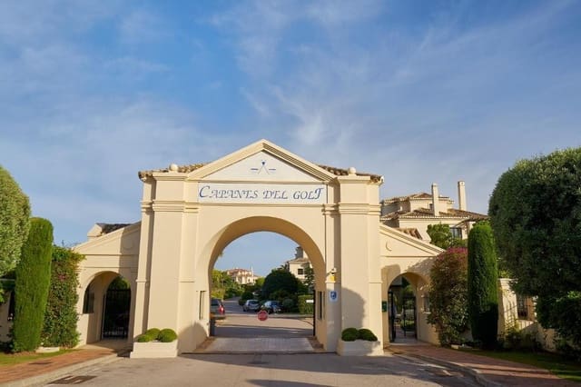 4 soverom Penthouse til salgs i Los Arqueros - Puerto del Almendro, Benahavís med svømmebasseng garasje - € 1 550 000 (Ref: 6973606)