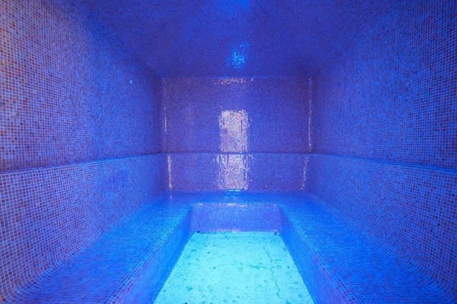 4 slaapkamer Penthouse te koop in Los Arqueros - Puerto del Almendro, Benahavís met zwembad garage - € 1.800.000 (Ref: 6973606)