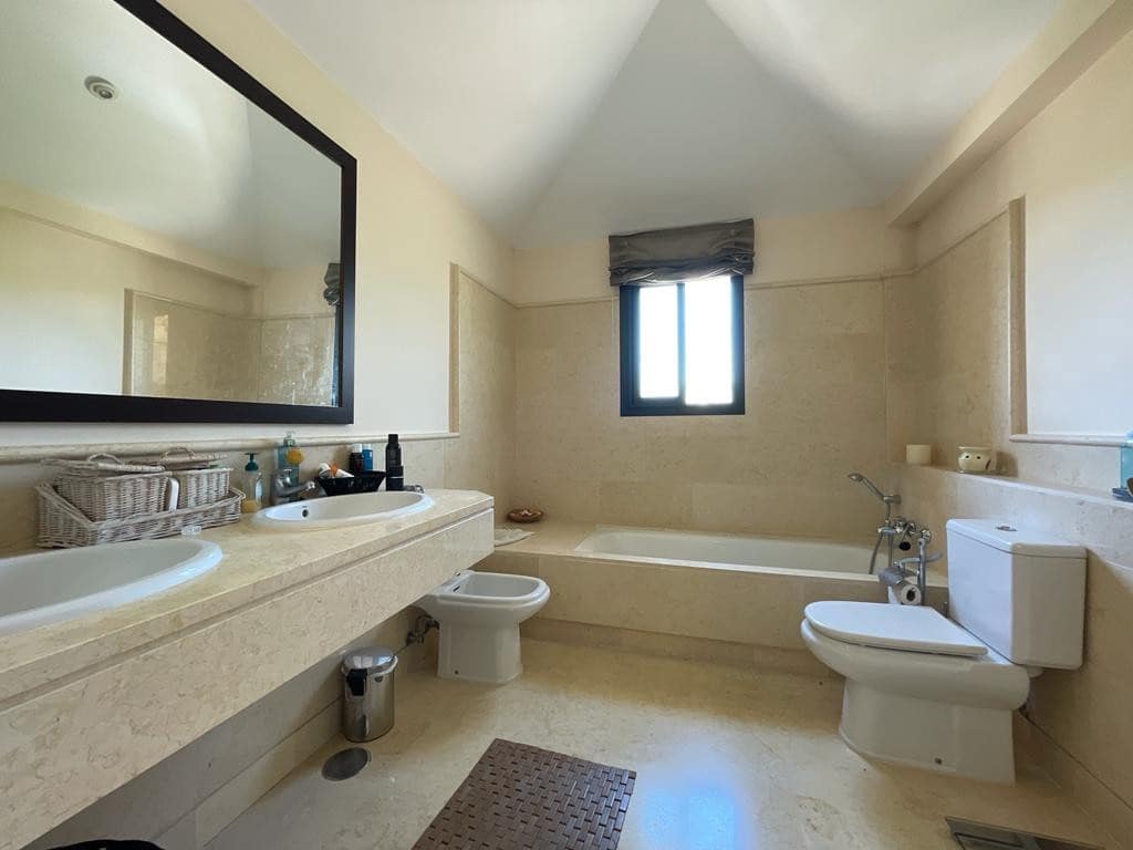 4 slaapkamer Penthouse te koop in Benahavis met zwembad garage - € 1.800.000 (Ref: 6973606)