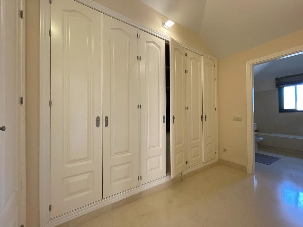 4 slaapkamer Penthouse te koop in Benahavis met zwembad garage - € 1.800.000 (Ref: 6973606)