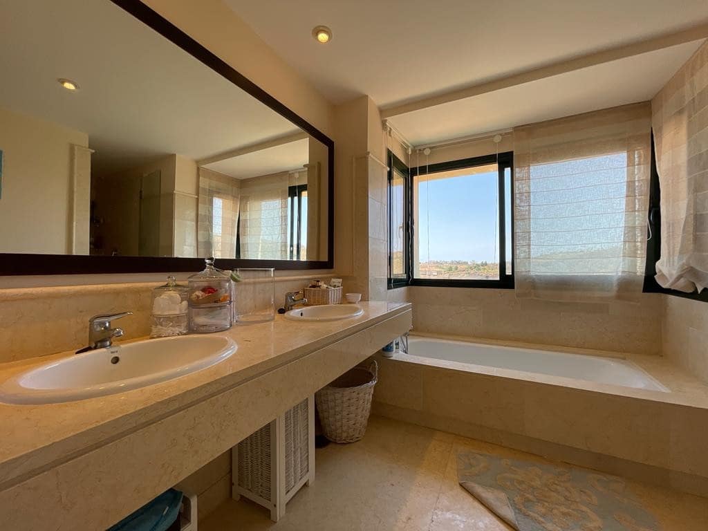 4 slaapkamer Penthouse te koop in Benahavis met zwembad garage - € 1.800.000 (Ref: 6973606)