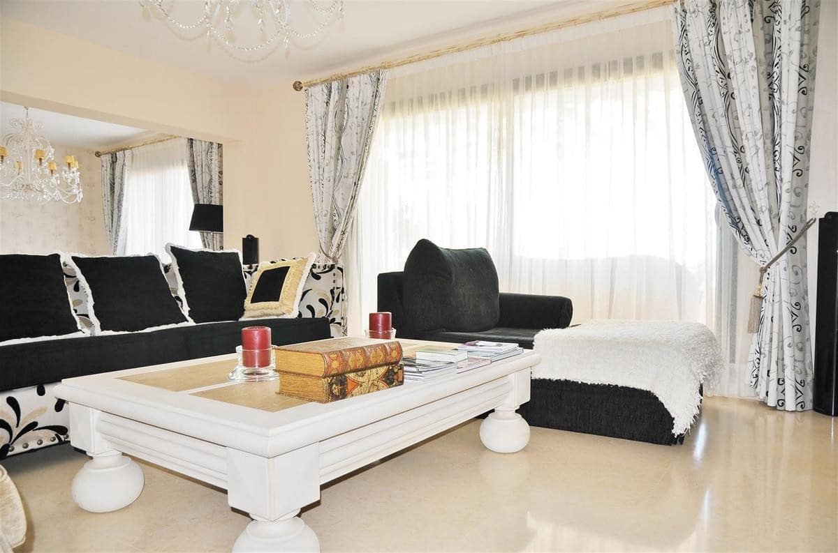 4 slaapkamer Penthouse te koop in Benahavis met zwembad garage - € 1.800.000 (Ref: 6973606)
