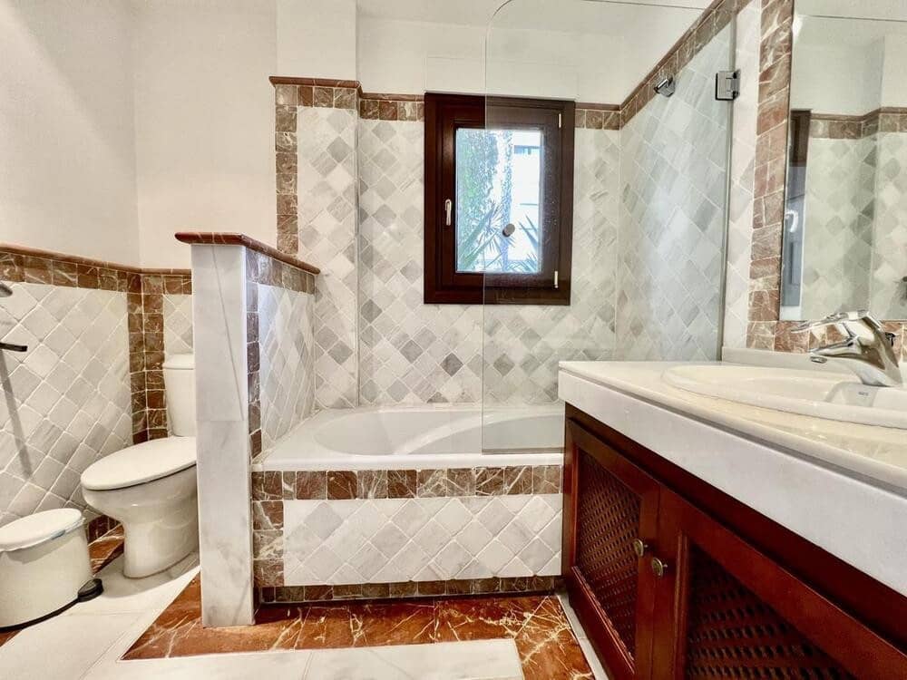 2 quarto Apartamento para arrendar em Marbella com piscina garagem - 3 700 € (Ref: 6992560)