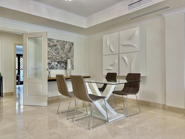 2 quarto Apartamento para arrendar em Lomas De Marbella, Marbella com piscina garagem - 3 700 € (Ref: 6992560)