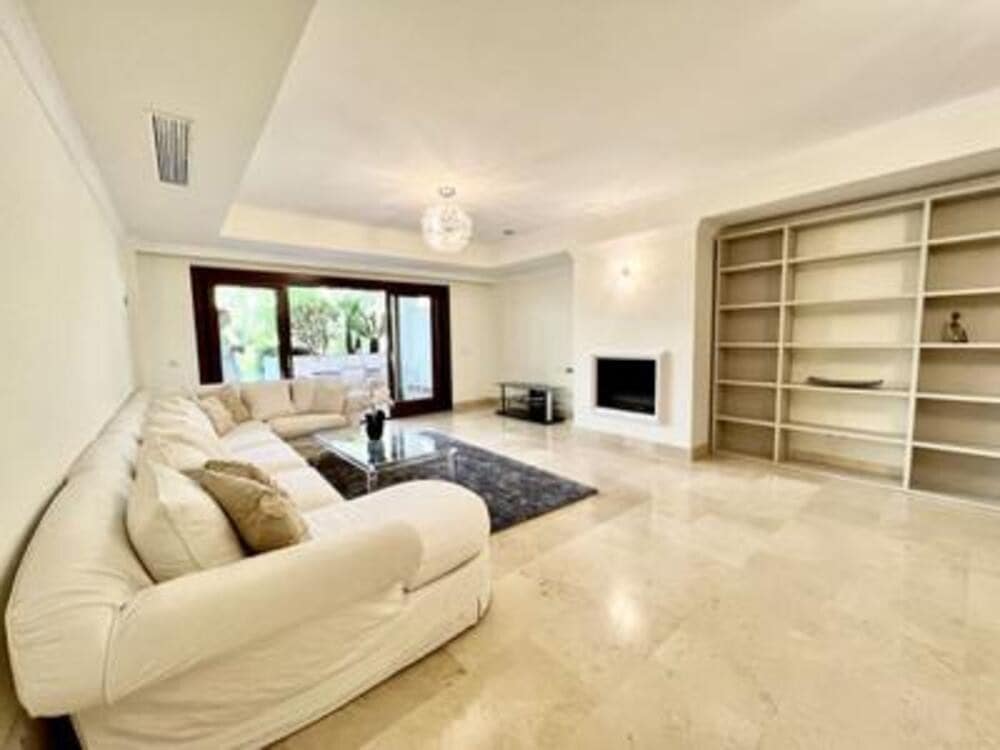 2 sovrum Lägenhet att hyra i Marbella med pool garage - 3 700 € (Ref: 6992560)