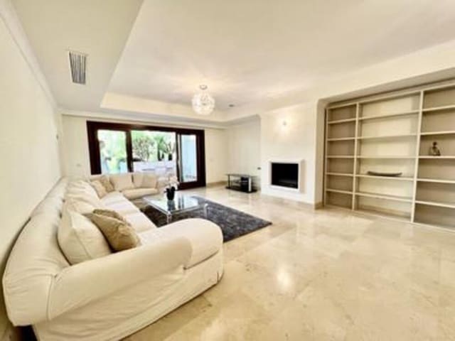 2 soveværelse Lejlighed til leje i Lomas De Marbella, Marbella med swimmingpool garage - € 3.700 (Ref: 6992560)