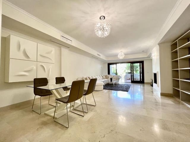 2 soveværelse Lejlighed til leje i Lomas De Marbella, Marbella med swimmingpool garage - € 3.700 (Ref: 6992560)