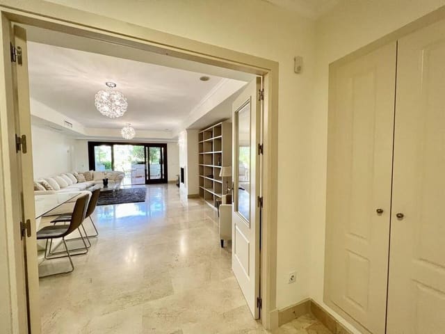 2 soveværelse Lejlighed til leje i Lomas De Marbella, Marbella med swimmingpool garage - € 3.700 (Ref: 6992560)