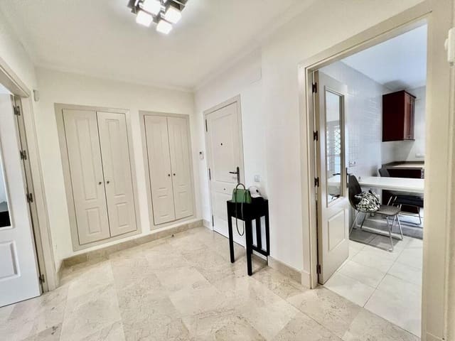 2 soveværelse Lejlighed til leje i Lomas De Marbella, Marbella med swimmingpool garage - € 3.700 (Ref: 6992560)