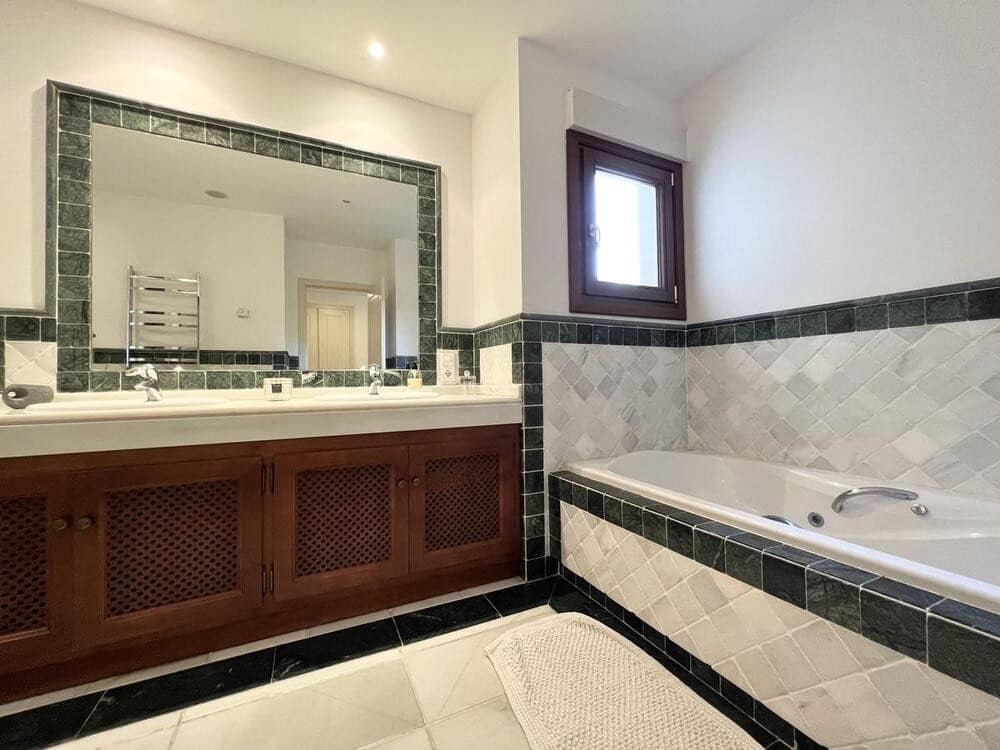 2 sovrum Lägenhet att hyra i Marbella med pool garage - 3 700 € (Ref: 6992560)