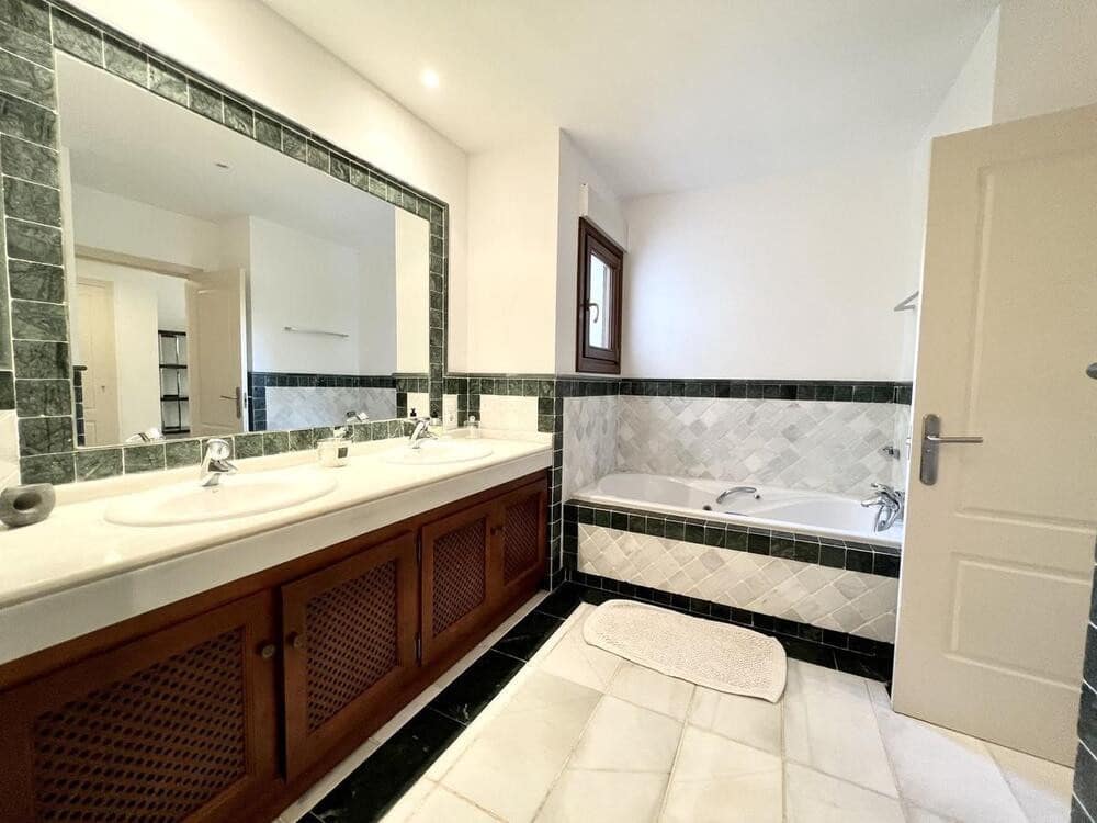 2 sovrum Lägenhet att hyra i Marbella med pool garage - 3 700 € (Ref: 6992560)