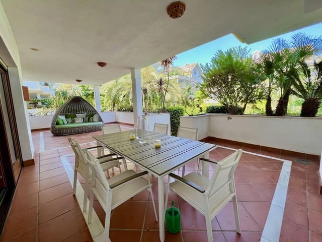 2 soveværelse Lejlighed til leje i Lomas De Marbella, Marbella med swimmingpool garage - € 3.700 (Ref: 6992560)