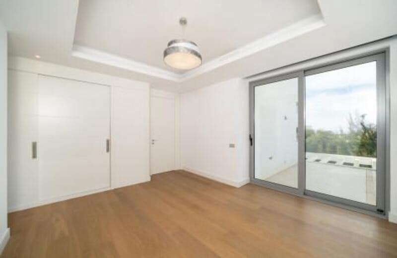 5 soverom Villa til salgs i Marbella med svømmebasseng garasje - € 2 650 000 (Ref: 7033955)