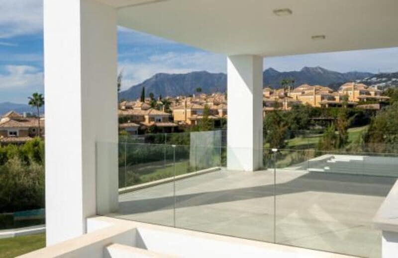 5 soverom Villa til salgs i Marbella med svømmebasseng garasje - € 2 650 000 (Ref: 7033955)