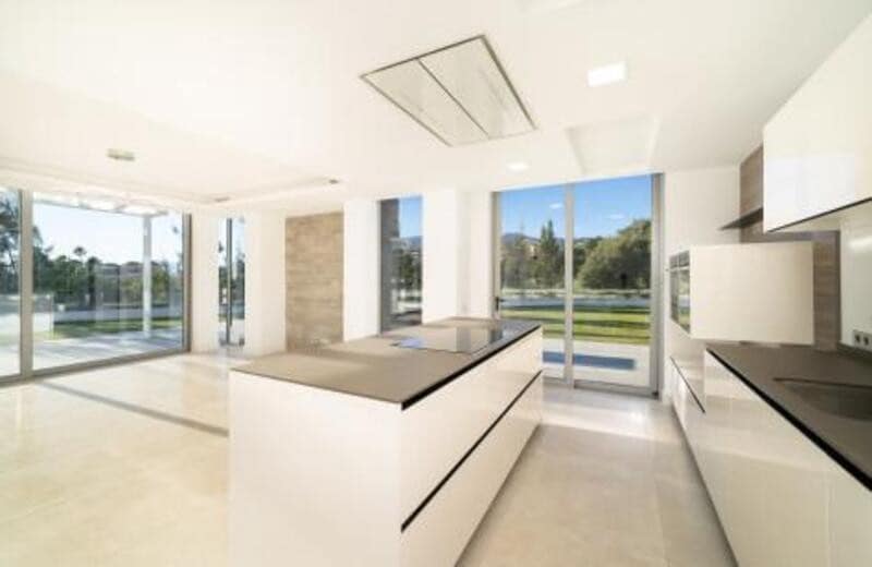 5 soverom Villa til salgs i Marbella med svømmebasseng garasje - € 2 650 000 (Ref: 7033955)
