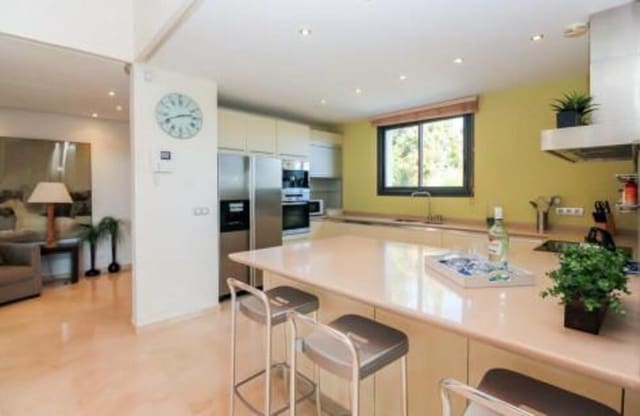 3 soveværelse Villa til leje i Sierra Blanca, Marbella med swimmingpool garage - € 8.500 (Ref: 7059987)