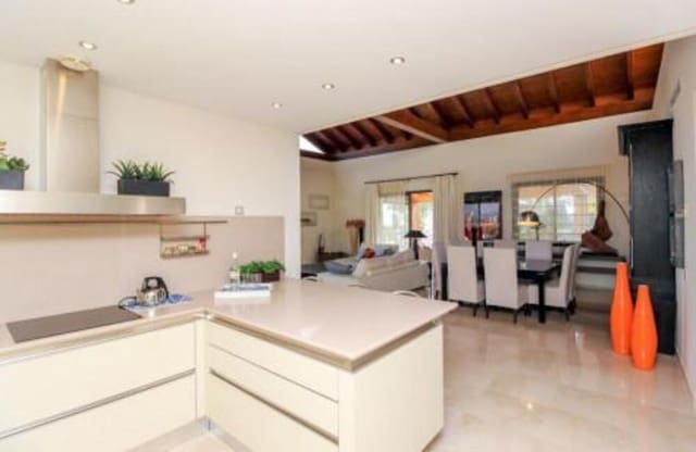 3 soveværelse Villa til leje i Sierra Blanca, Marbella med swimmingpool garage - € 8.500 (Ref: 7059987)