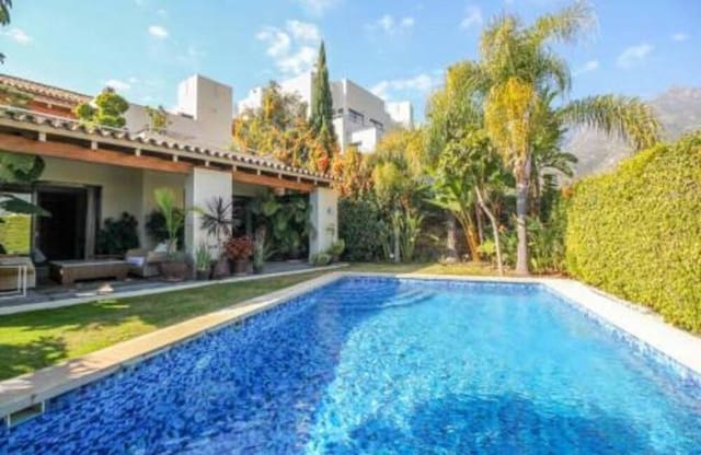 3 soveværelse Villa til leje i Sierra Blanca, Marbella med swimmingpool garage - € 8.500 (Ref: 7059987)