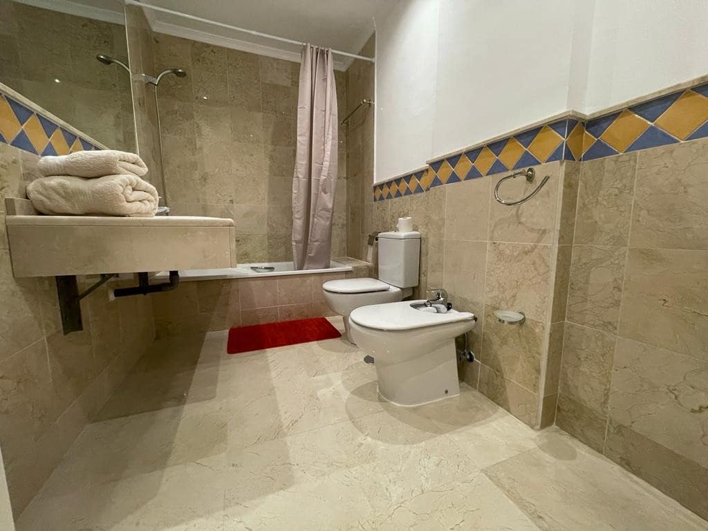 2 soveværelse Lejlighed til leje i Marbella med swimmingpool garage - € 1.900 (Ref: 7109366)