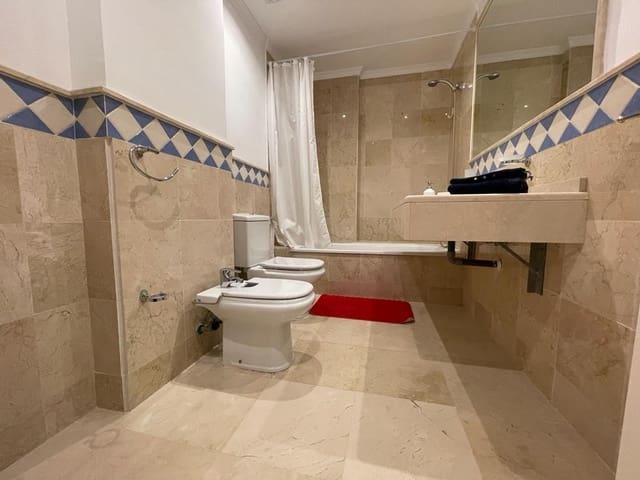 2 soveværelse Lejlighed til leje i Las Brisas, Marbella med swimmingpool garage - € 1.900 (Ref: 7109366)