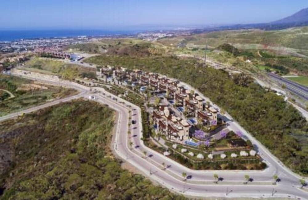 4 bedroom Villa for sale in Benahavis with pool garage - € 1,850,000 (Ref: 7126573)