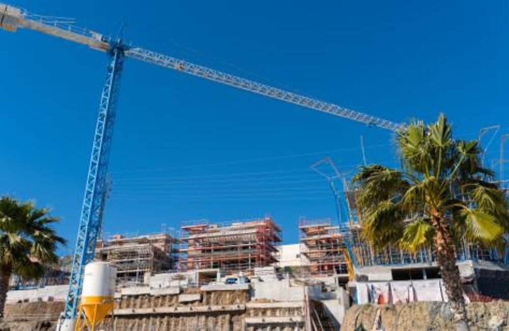 4 bedroom Villa for sale in Benahavis with pool garage - € 1,850,000 (Ref: 7126573)