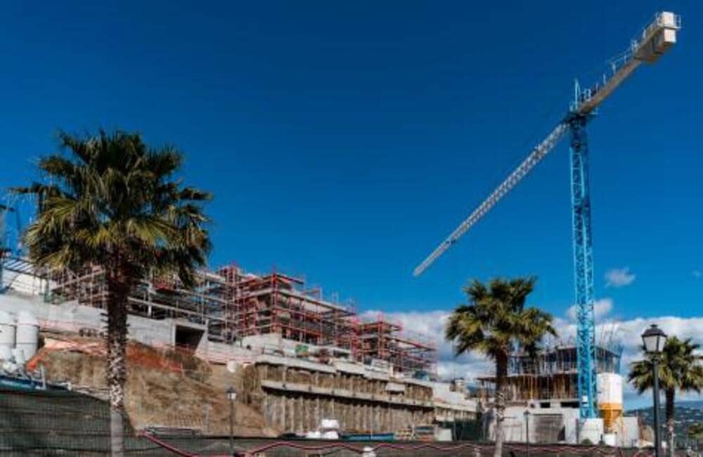 4 bedroom Villa for sale in Benahavis with pool garage - € 1,850,000 (Ref: 7126573)