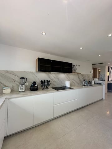 4 makuuhuone Kattohuoneisto vuokrattavana paikassa Puerto Banus, Marbella mukana uima-altaan 
autotalli - 6 000 € (Ref: 7146032)
