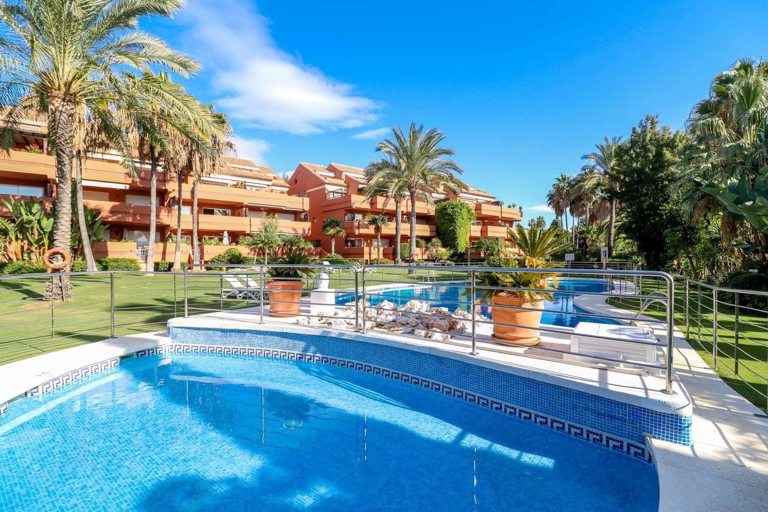 4 makuuhuone Kattohuoneisto vuokrattavana paikassa Marbella mukana uima-altaan 
autotalli - 6 000 € (Ref: 7146032)