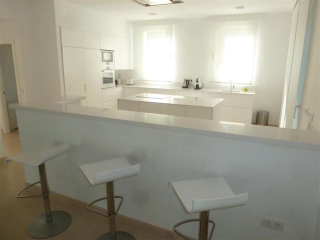 5 slaapkamer Villa te huur in Guadalmina Baja, Marbella met zwembad garage - € 12.500 (Ref: 7262826)