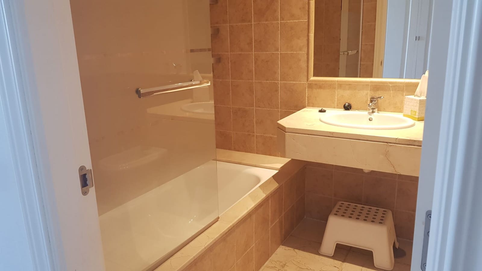 3 soveværelse Penthouse til leje i Estepona med swimmingpool garage - € 3.500 (Ref: 7277050)