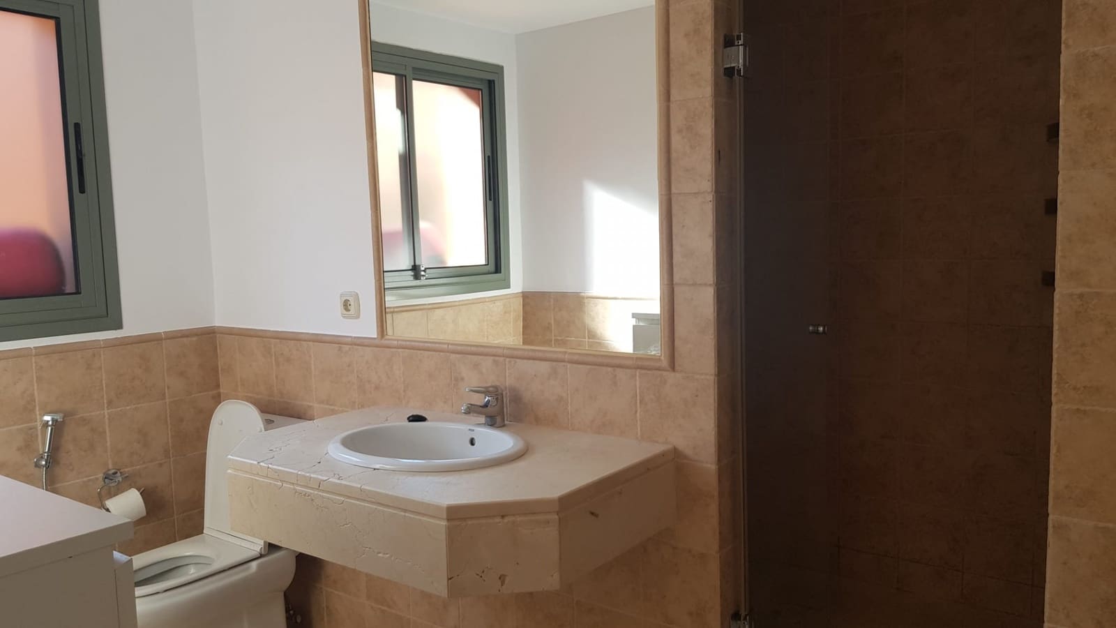 3 soveværelse Penthouse til leje i Estepona med swimmingpool garage - € 3.500 (Ref: 7277050)