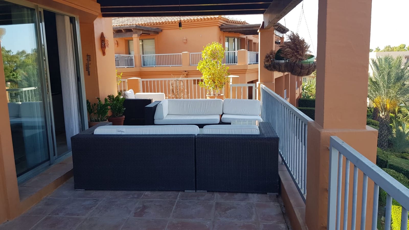3 soveværelse Penthouse til leje i Estepona med swimmingpool garage - € 3.500 (Ref: 7277050)