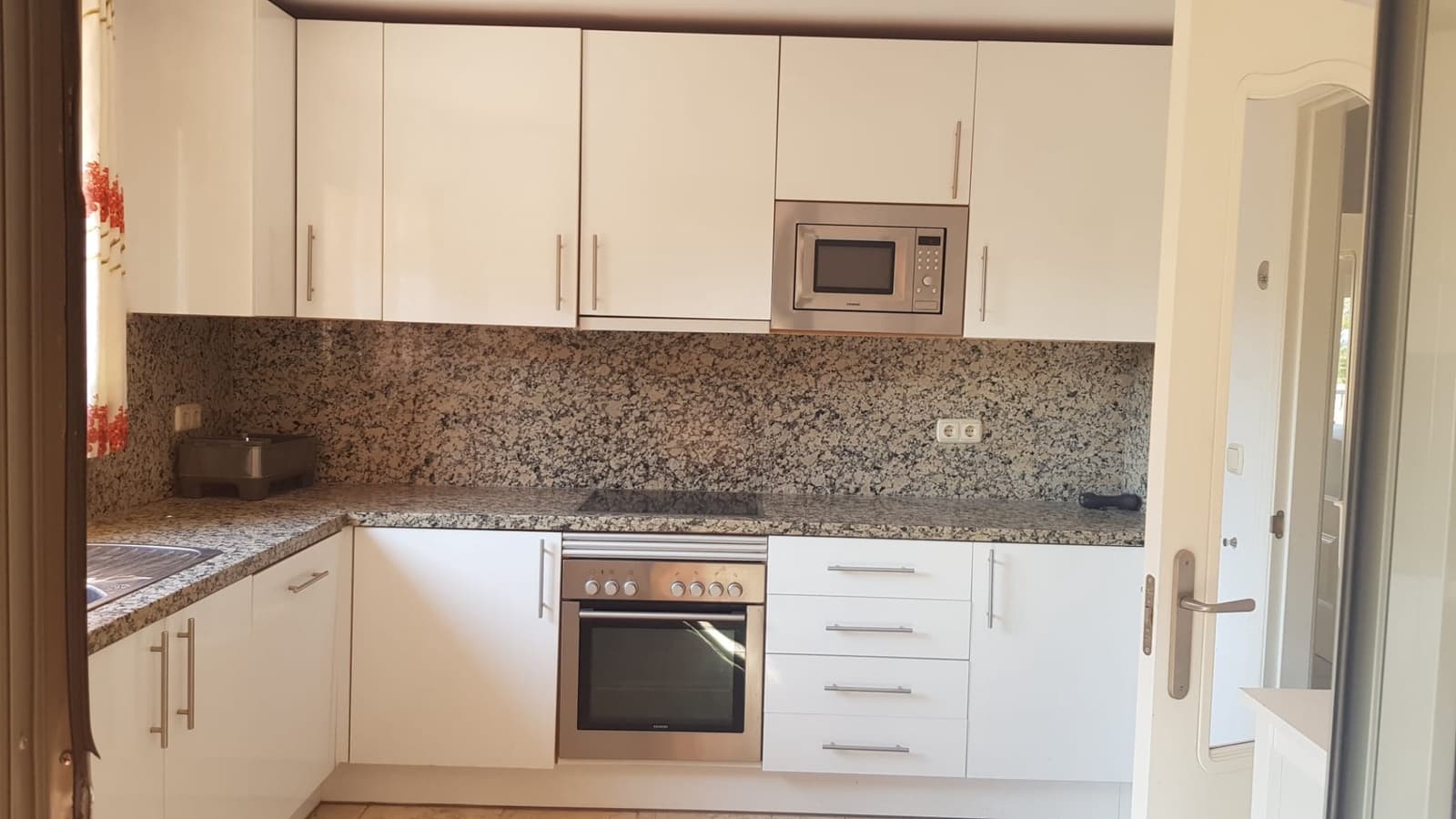 3 soveværelse Penthouse til leje i Estepona med swimmingpool garage - € 3.500 (Ref: 7277050)