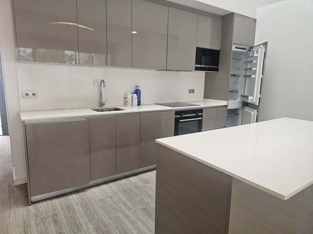 Maison de Ville de 4 chambres à louer à Cancelada, Estepona avec piscine garage - 3 000 € (Ref: 7296023)