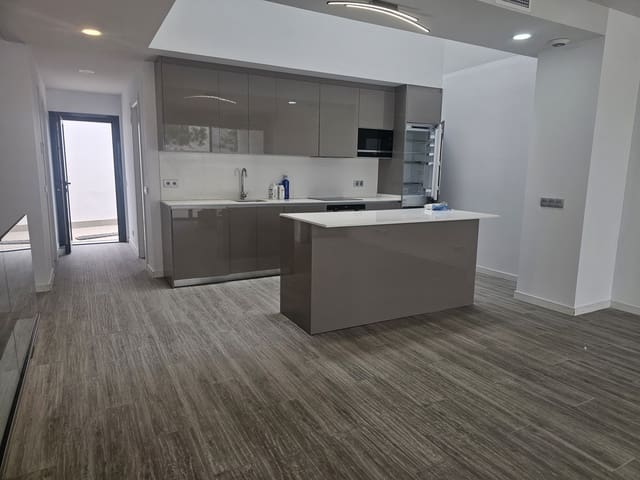Maison de Ville de 4 chambres à louer à Cancelada, Estepona avec piscine garage - 3 000 € (Ref: 7296023)