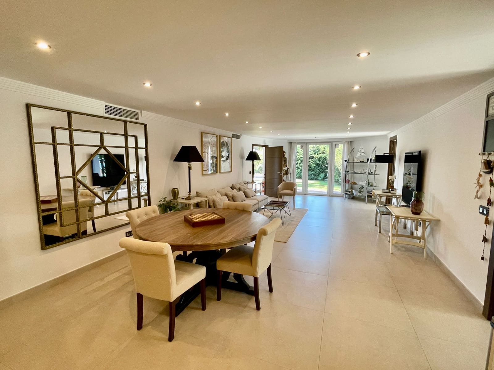 8 bedroom Villa for rent in San Pedro de Alcantara with pool garage - € 15,000 (Ref: 7301327)