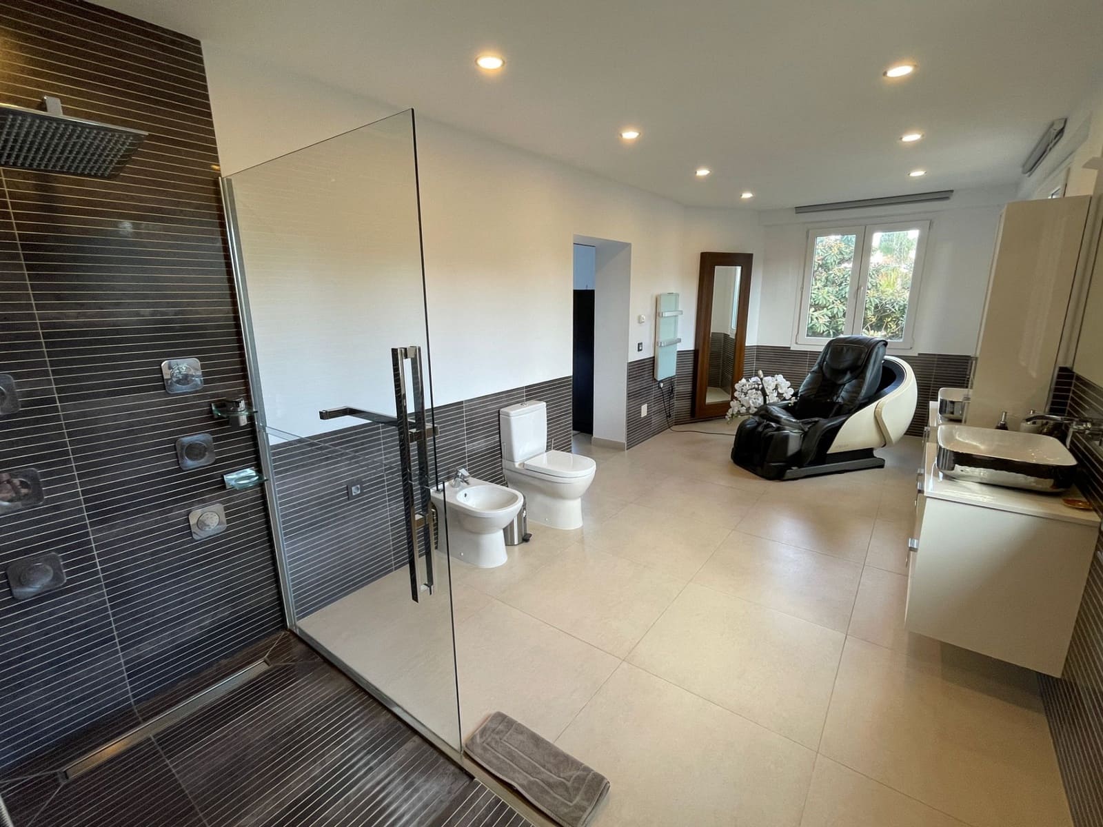 8 bedroom Villa for rent in San Pedro de Alcantara with pool garage - € 15,000 (Ref: 7301327)