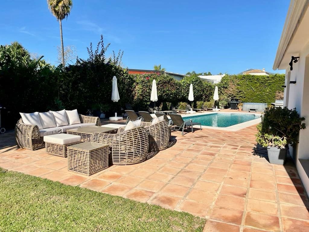 Chalet de 8 habitaciones en San Pedro de Alcantara en alquiler con piscina garaje - 15.000 € (Ref: 7301327)