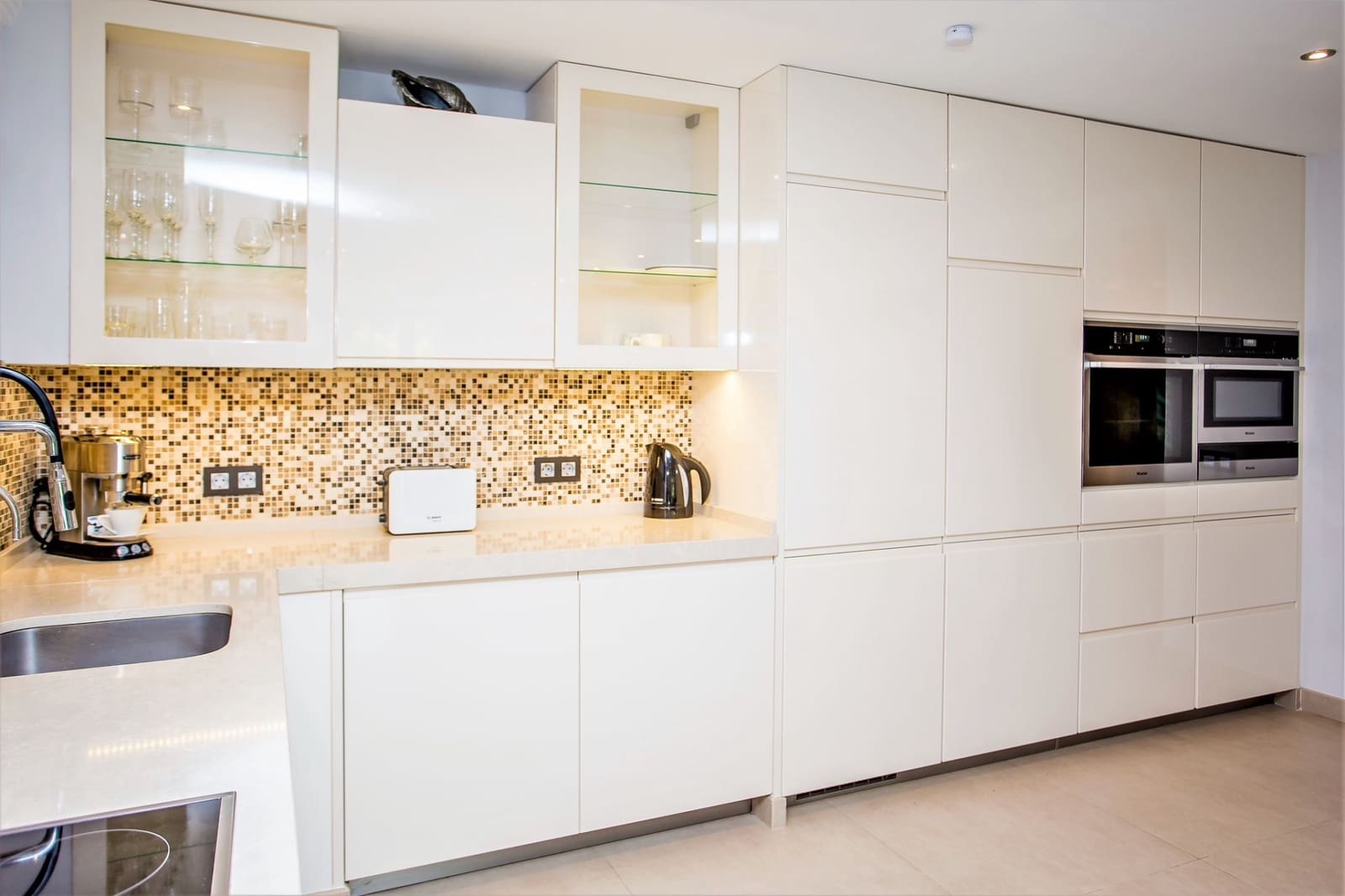 Chalet de 8 habitaciones en San Pedro de Alcantara en alquiler con piscina garaje - 15.000 € (Ref: 7301327)