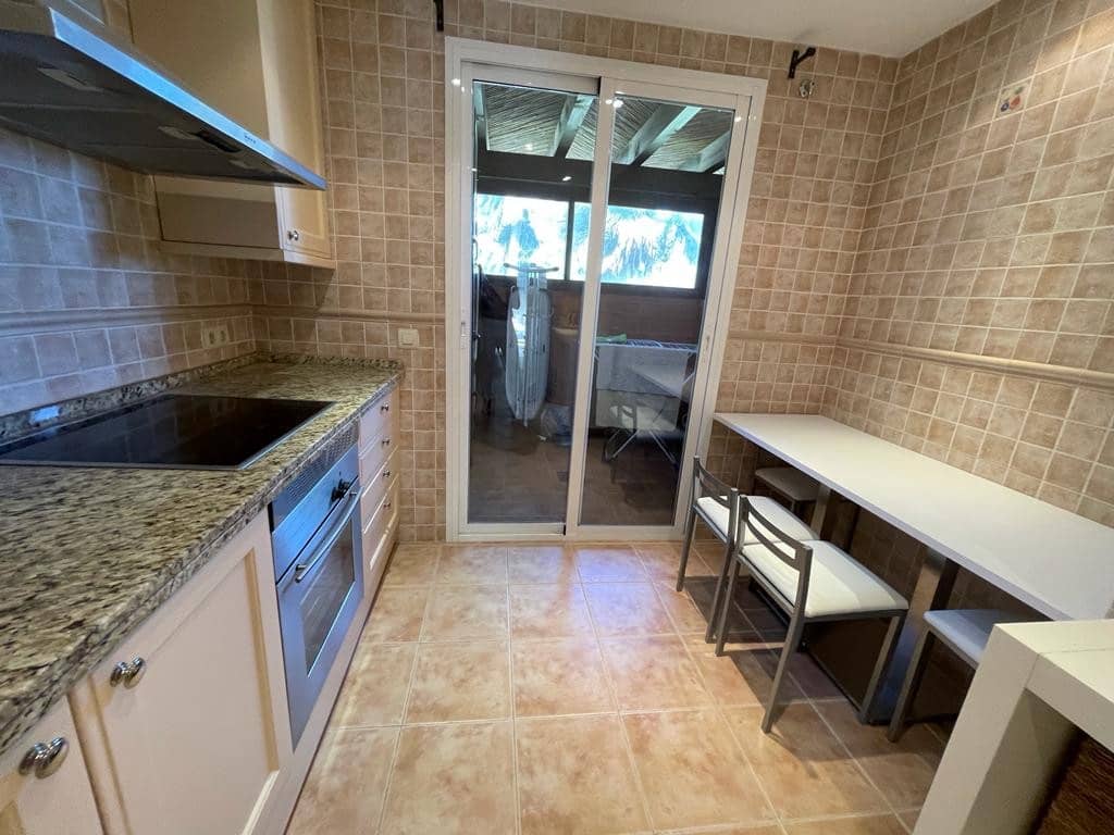 2 bedroom Penthouse for rent in Marbella with pool garage - € 3,500 (Ref: 7333298)