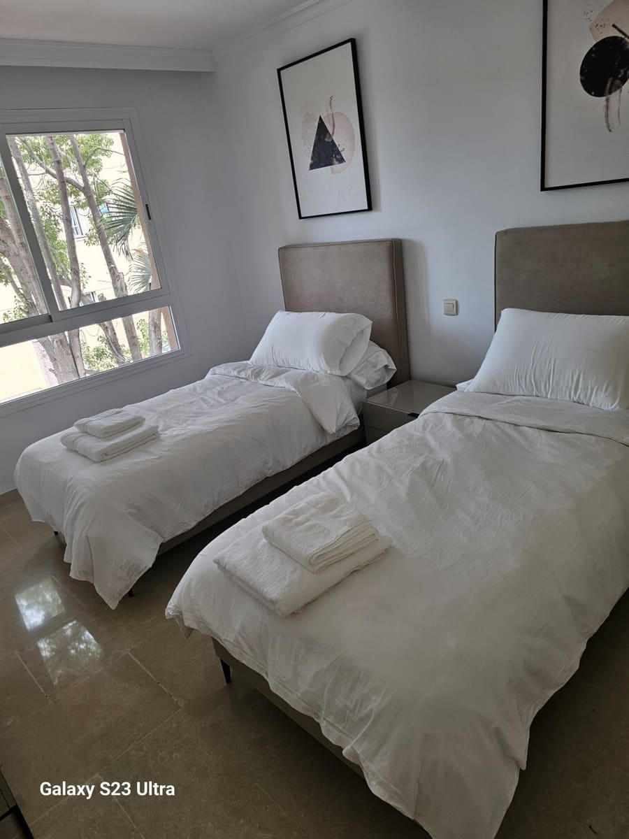 2 bedroom Penthouse for rent in Marbella with pool garage - € 3,500 (Ref: 7333298)