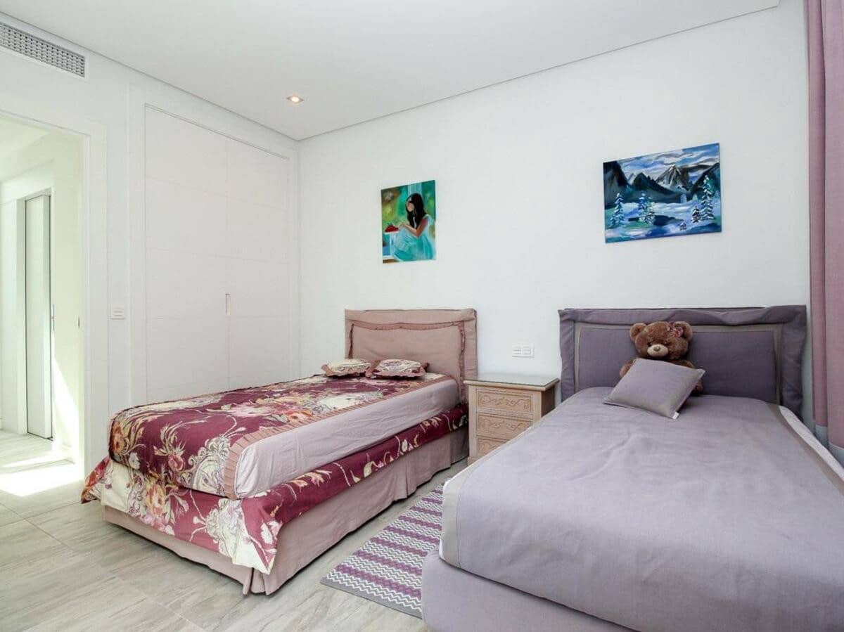 Maison de Ville de 4 chambres à louer à Marbella avec piscine garage - 9 000 € (Ref: 7347131)