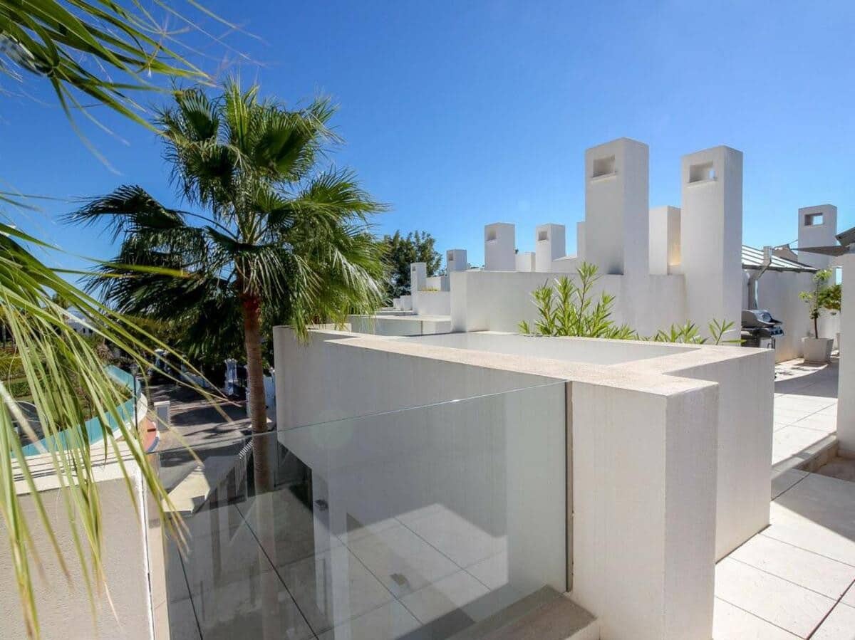 Maison de Ville de 4 chambres à louer à Marbella avec piscine garage - 9 000 € (Ref: 7347131)