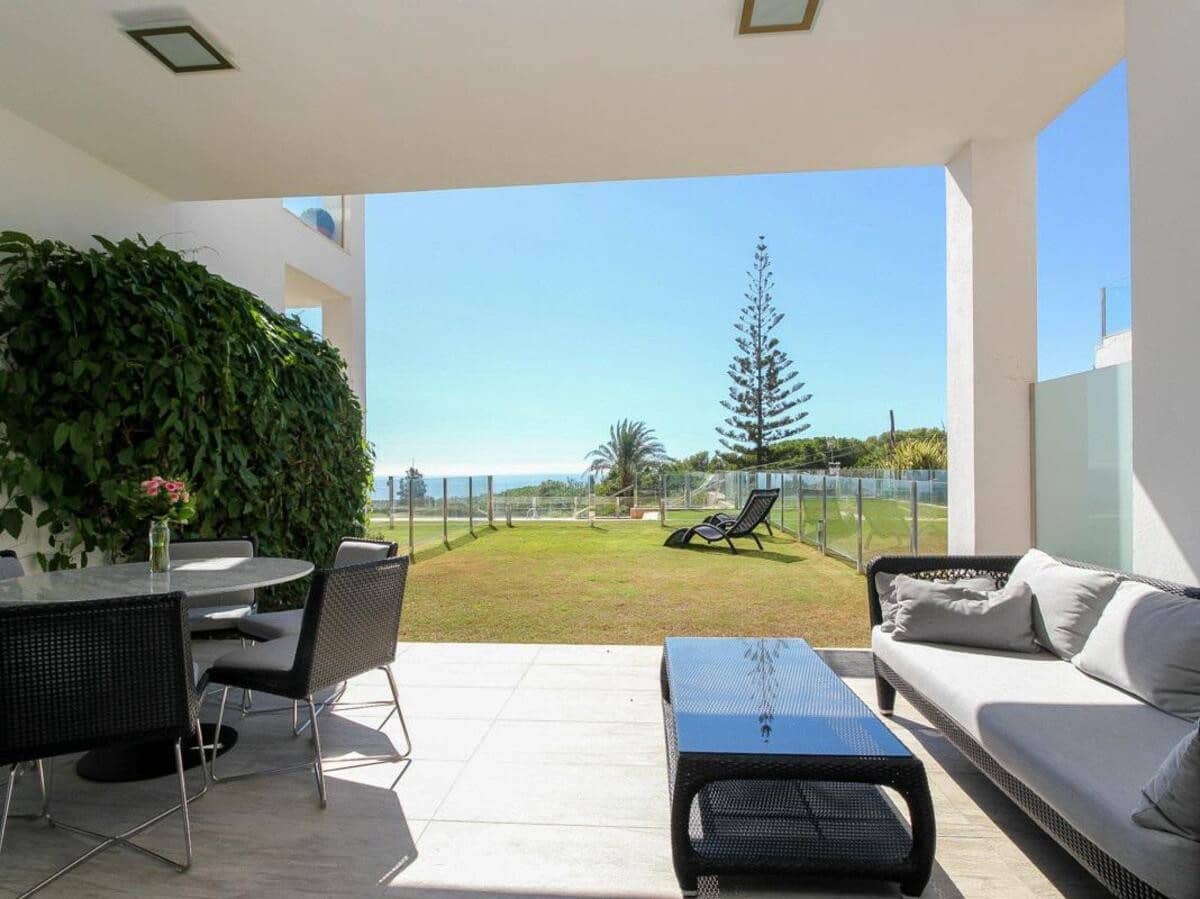 Maison de Ville de 4 chambres à louer à Marbella avec piscine garage - 9 000 € (Ref: 7347131)