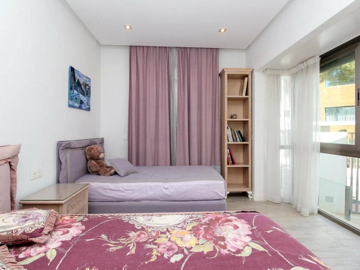 Maison de Ville de 4 chambres à louer à Marbella avec piscine garage - 9 000 € (Ref: 7347131)