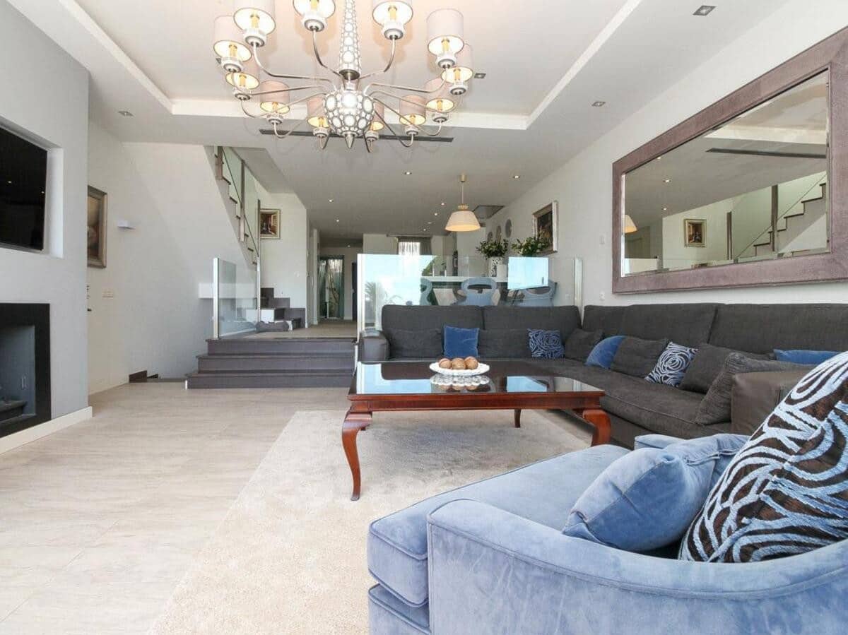 Maison de Ville de 4 chambres à louer à Marbella avec piscine garage - 9 000 € (Ref: 7347131)