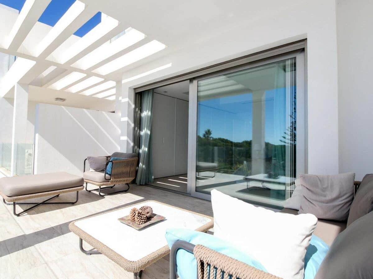 Maison de Ville de 4 chambres à louer à Marbella avec piscine garage - 9 000 € (Ref: 7347131)