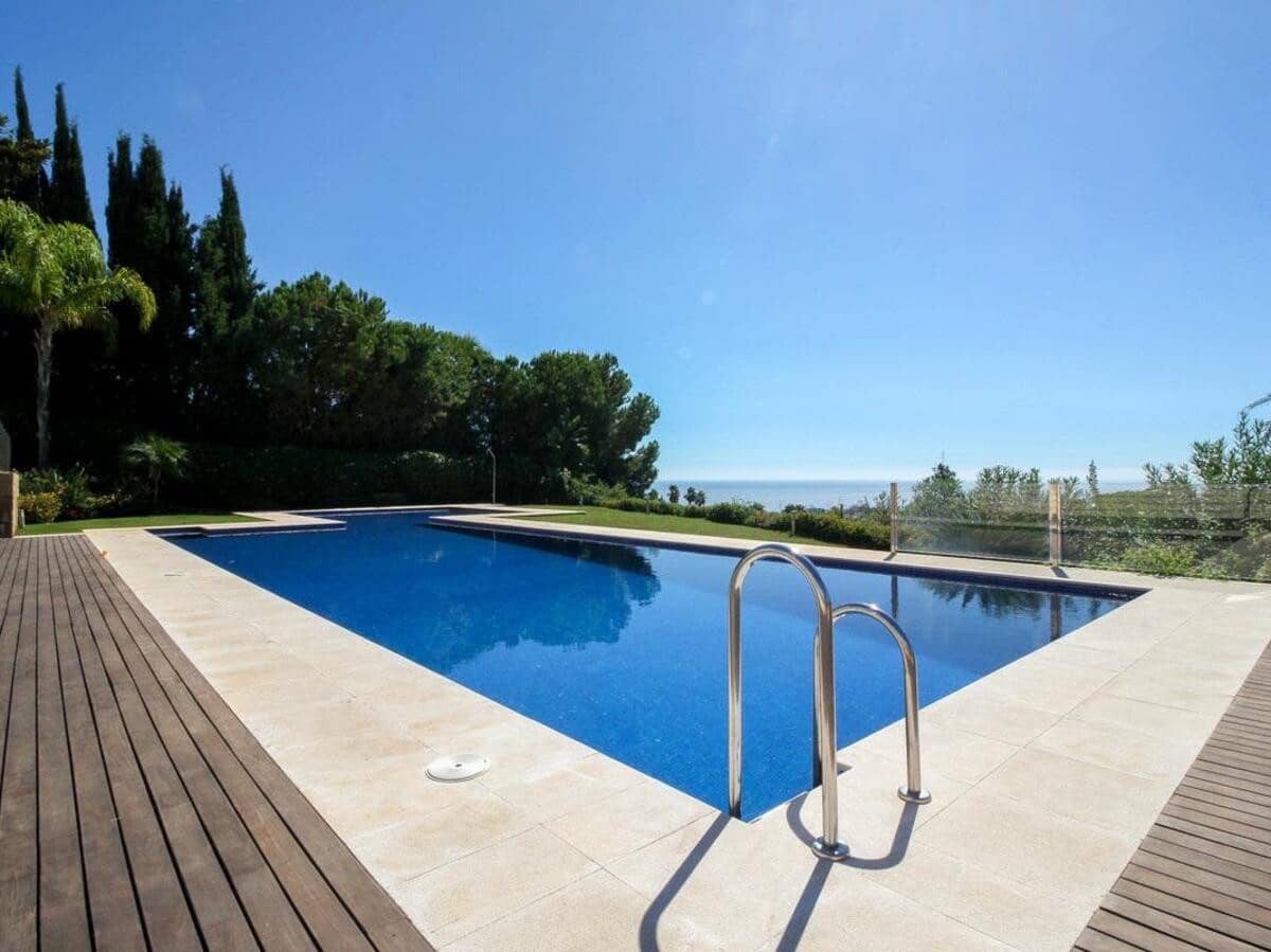Maison de Ville de 4 chambres à louer à Marbella avec piscine garage - 9 000 € (Ref: 7347131)